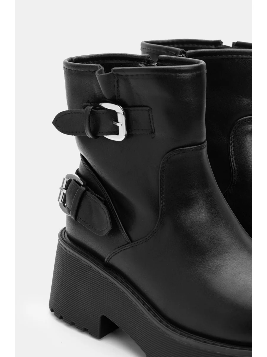 Botines con hebillas y plataforma Lucia Noir