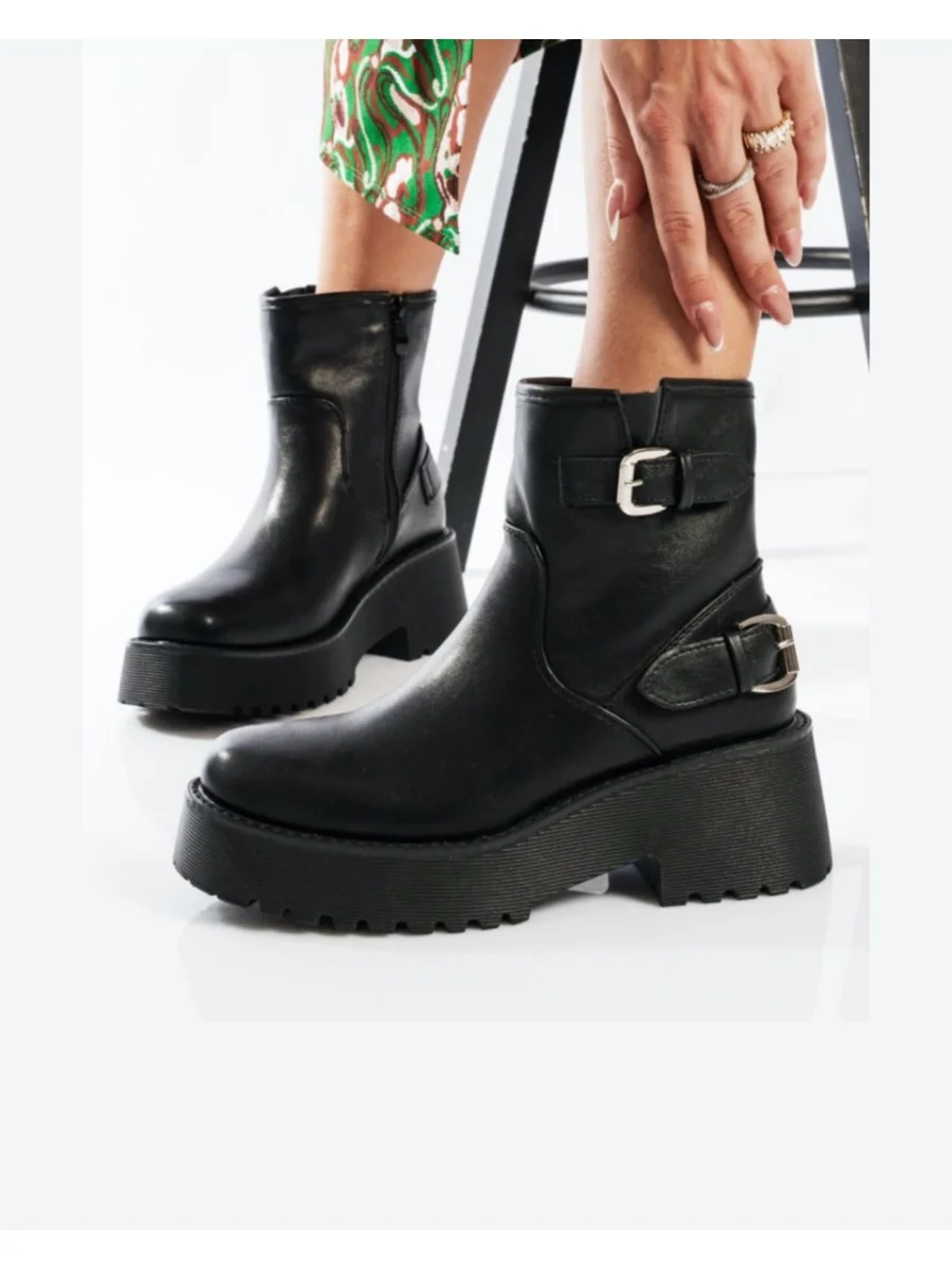 Botines con hebillas y plataforma Lucia Noir