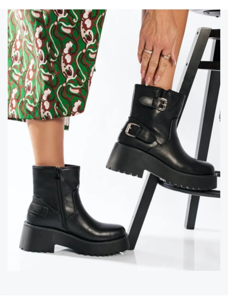 Botines con hebillas y plataforma Lucia Noir