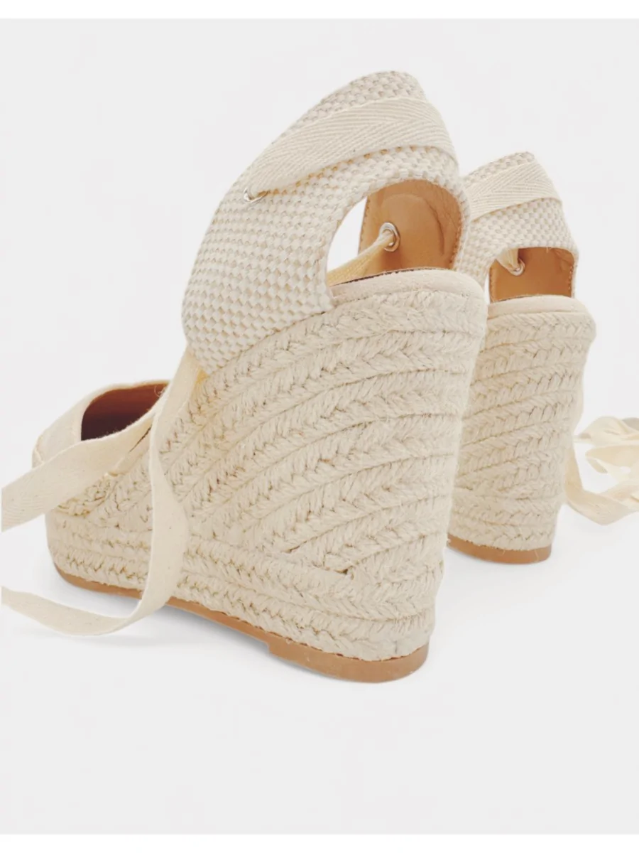 Cuñas de Esparto Atada en Pierna Cles Beige