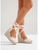 Sandalias Alta con Detalles Bordados Apriana Beige