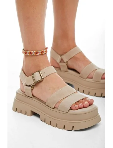 Sandalias con Tiras en Piel...