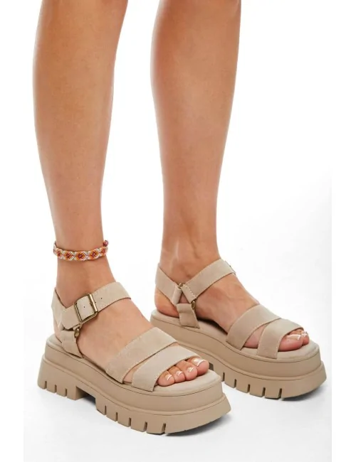 Sandalias con Tiras en Piel...