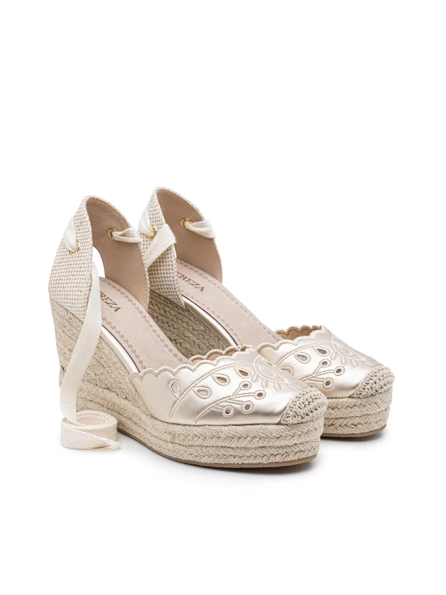 Sandalias Alta con Detalles Bordados Apriana Gold