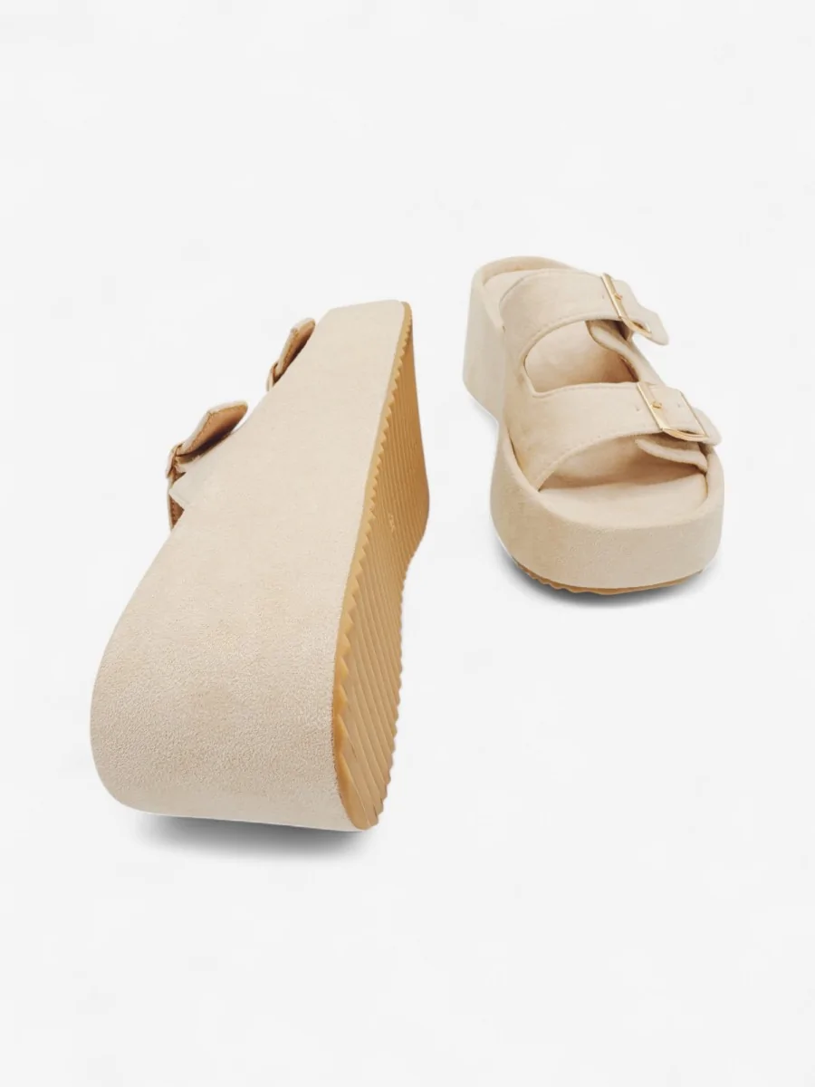 Sandalias Con Plataforma y Hebilla Vicari Beige