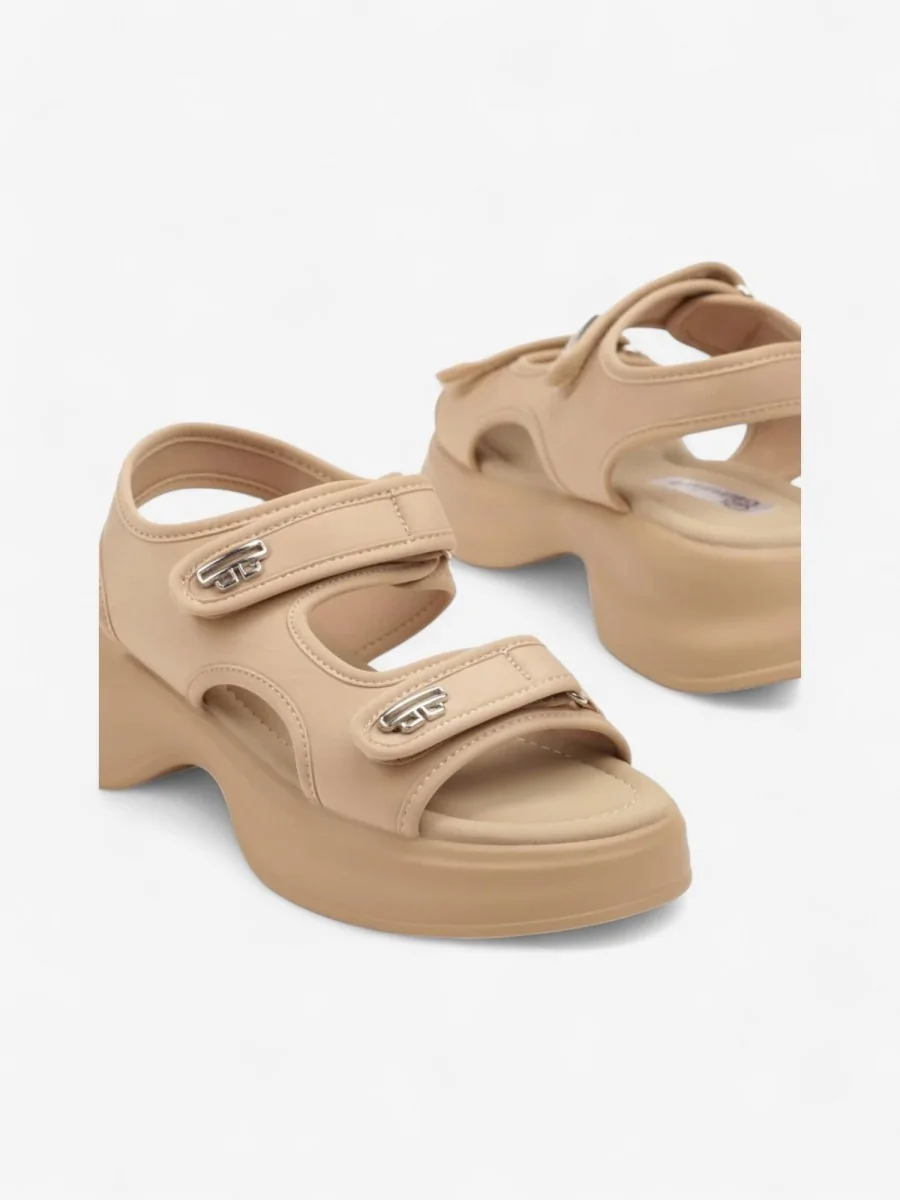 Sandalias Confort con Velcro Tatti Beige
