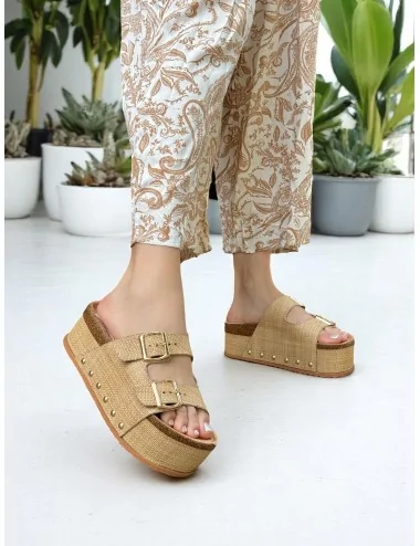 Sandalias con Plataforma y Detalles Dorados Valmir Beige