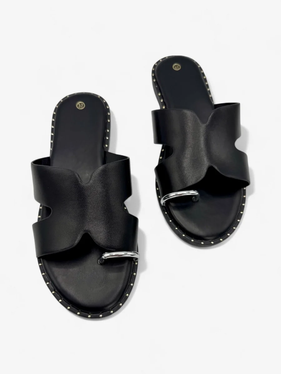 Sandalias Planas con anillo al dedo Atri Noir