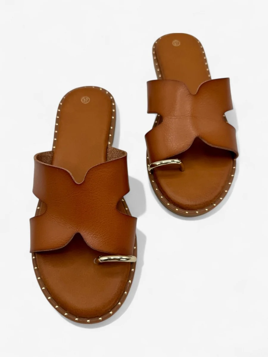 Sandalias Planas con anillo al dedo Atri Camel
