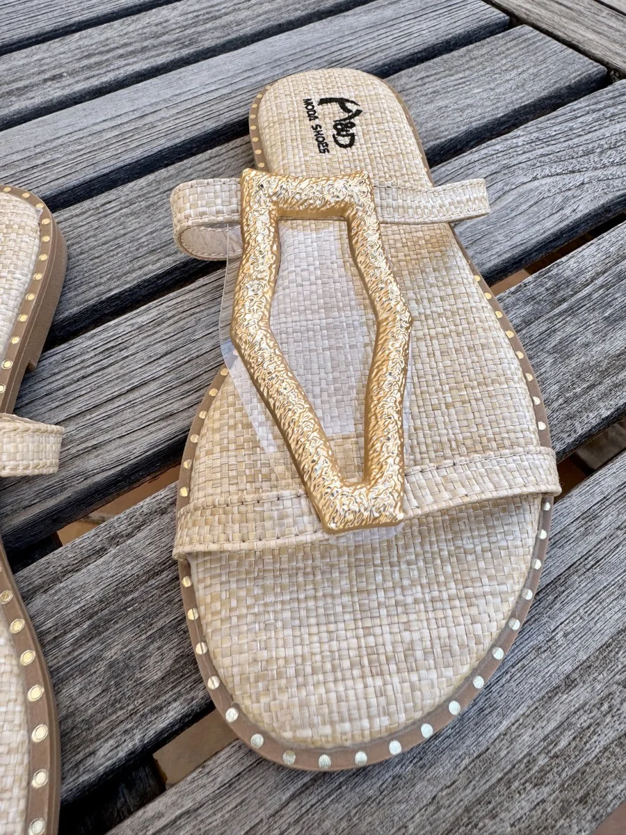 Sandalias Planas con Detalle Dorado Marsia Beige