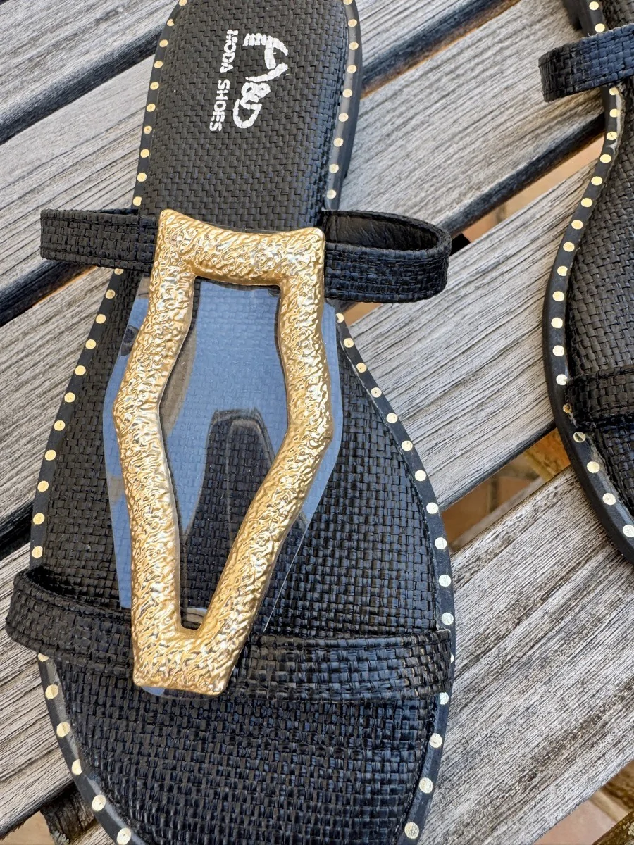 Sandalias Planas con Detalle Dorado Marsia Noir