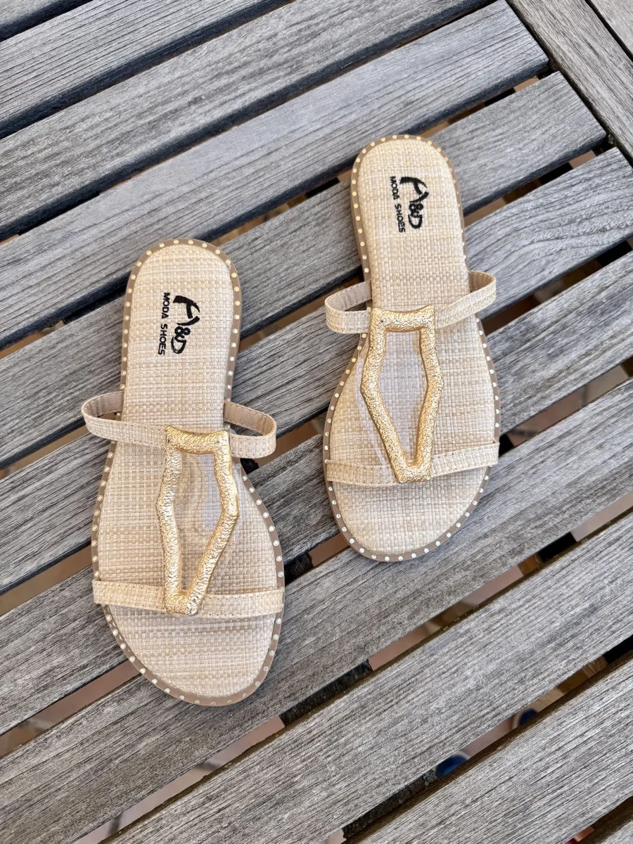 Sandalias Planas con Detalle Dorado Marsia Beige