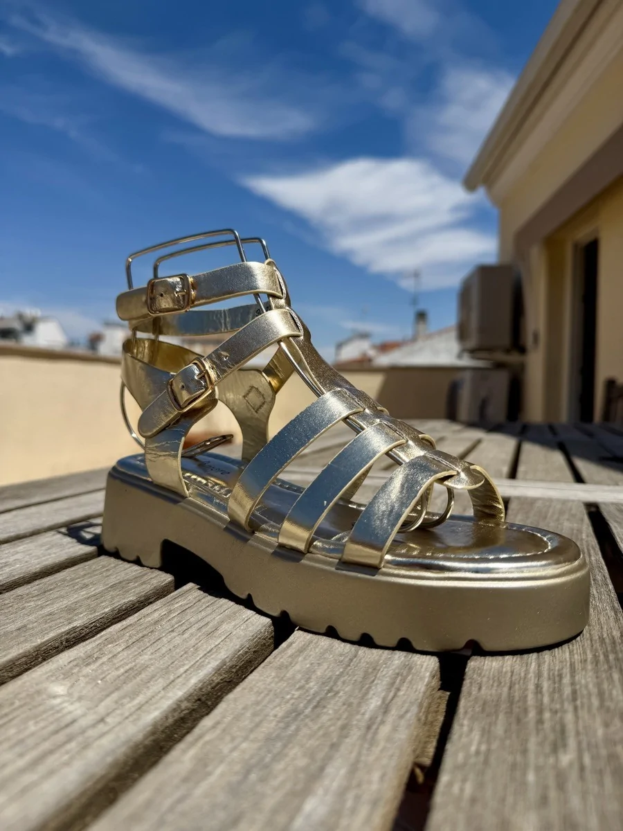 Sandalias con Pulsera y Plataforma Viadana Gold