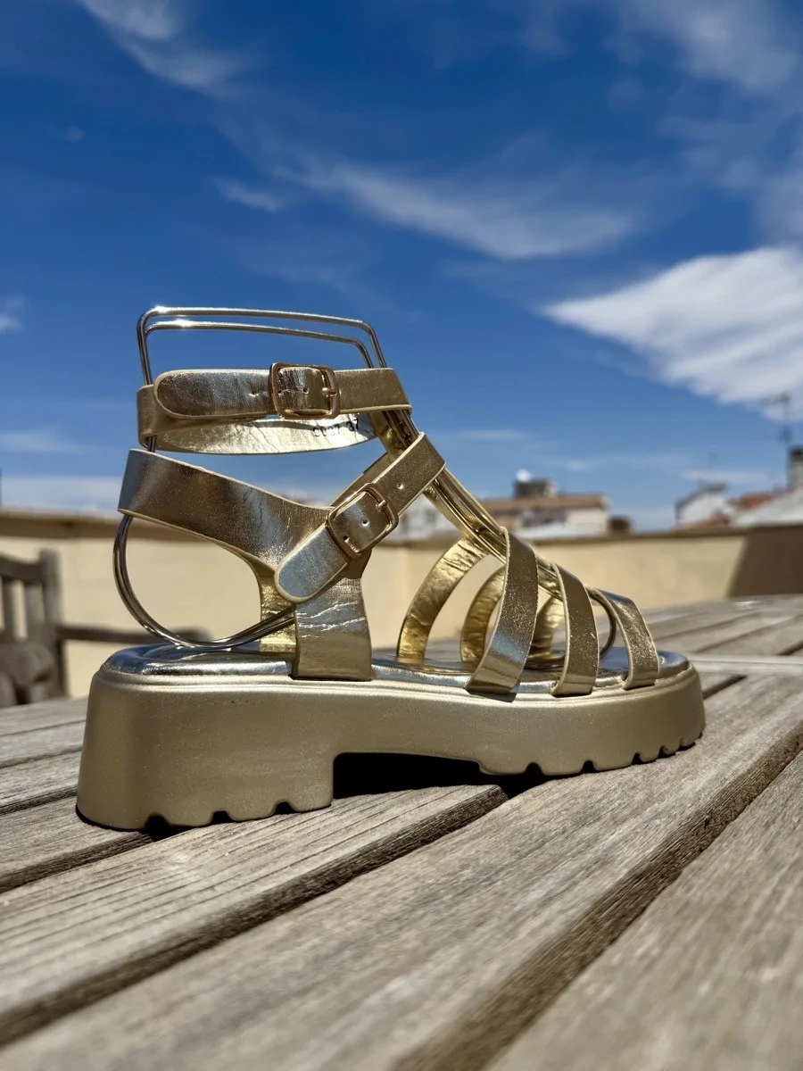 Sandalias con Pulsera y Plataforma Viadana Gold