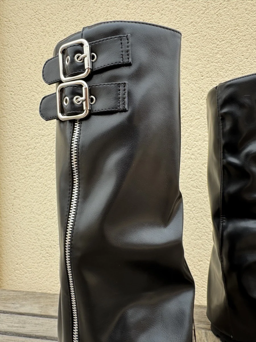 Botas Bikers con Cremallera y Hebillas Veneta Noir