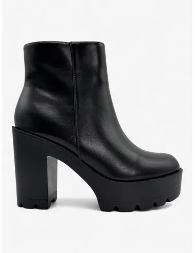 Botines con tacón y...