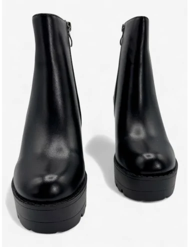 Botines con tacón y...