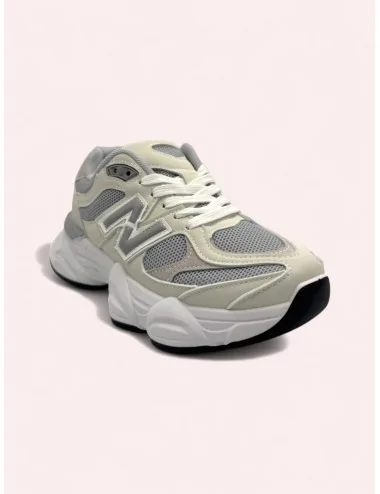 Tenis de suela gruesa...