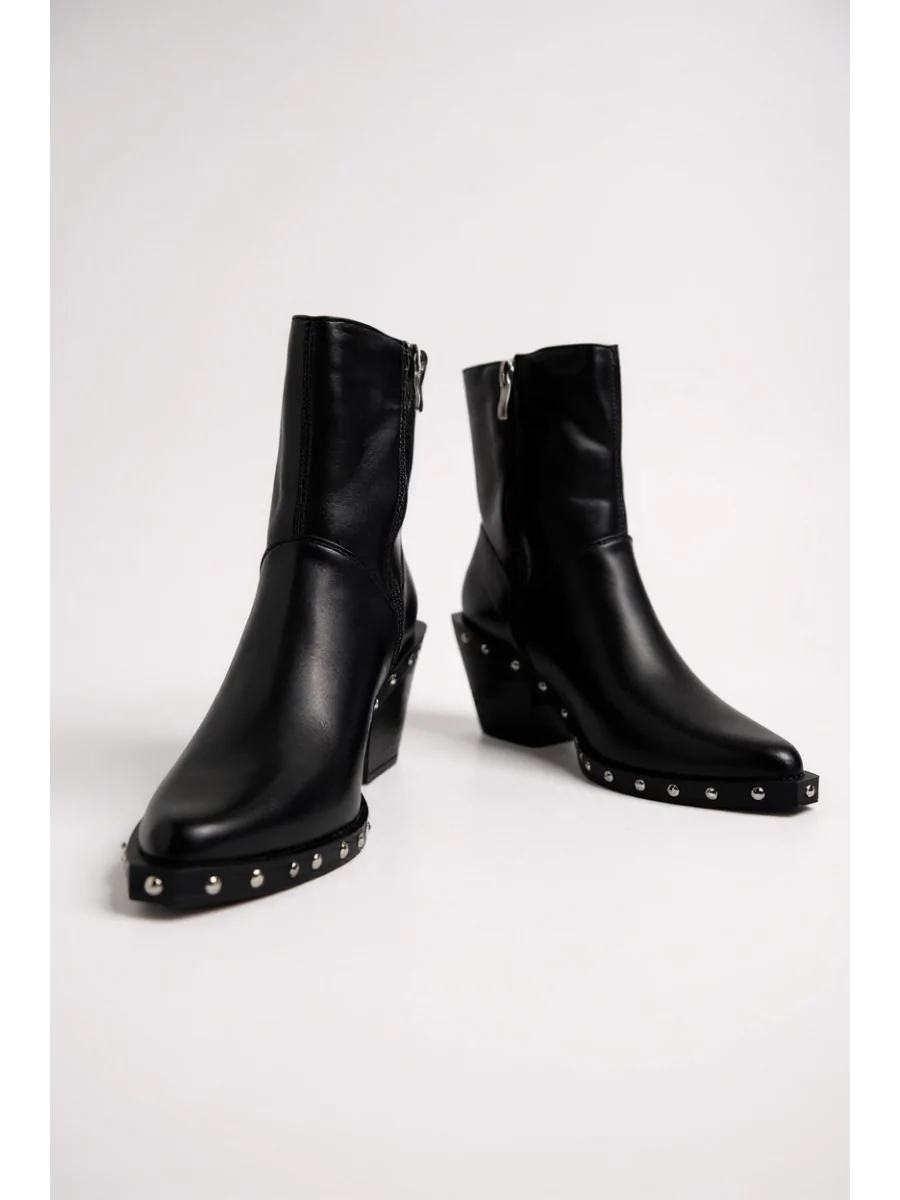 Botines de Tacon Cubano con Tachuelas Plateadas Vesio Noir