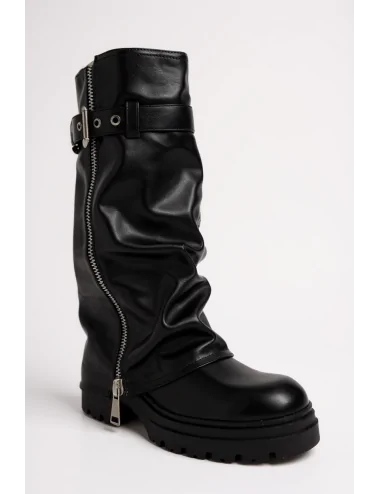 Bota con plataforma y punta...