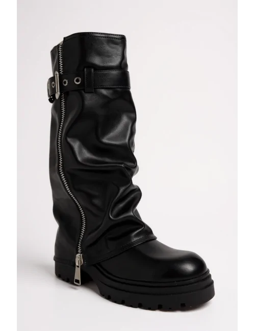Bota con plataforma y punta...