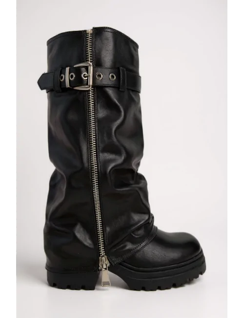 Bota con plataforma y punta...