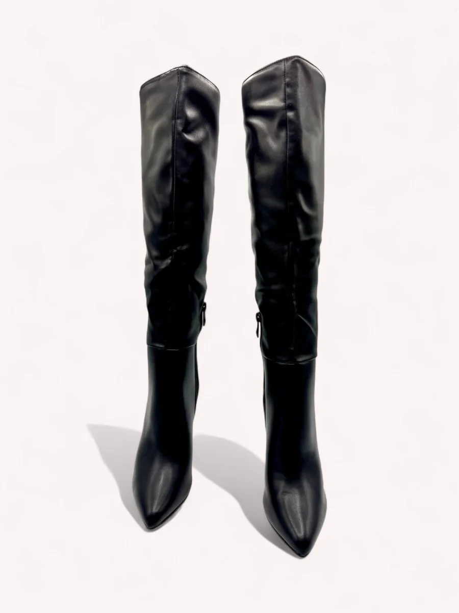 Bota con tacon y punta fina Carpi Noir