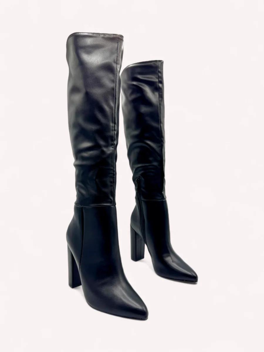 Bota con tacon y punta fina Carpi Noir