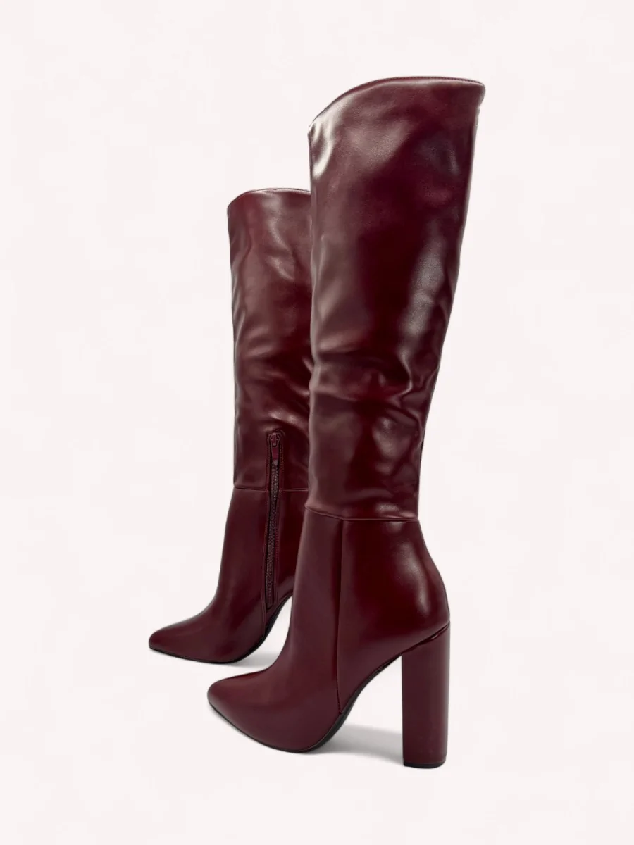 Bota con tacon y punta fina Carpi Tinto