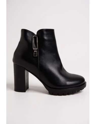 Botin con tacon y...