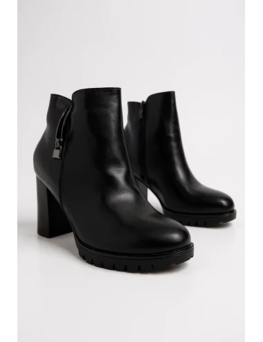 Botin con tacon y...