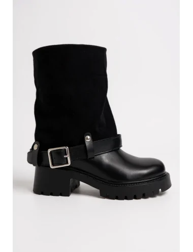 Botas con hebilla y...