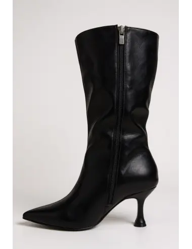 Botas con tacon y punta...