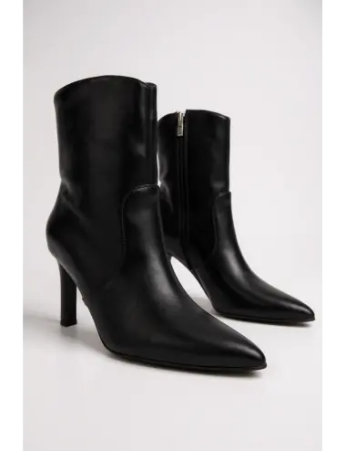 Botas con tacon y punta...