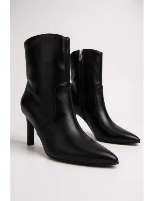 Botas con tacon y punta...
