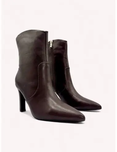 Botas con tacon y punta...