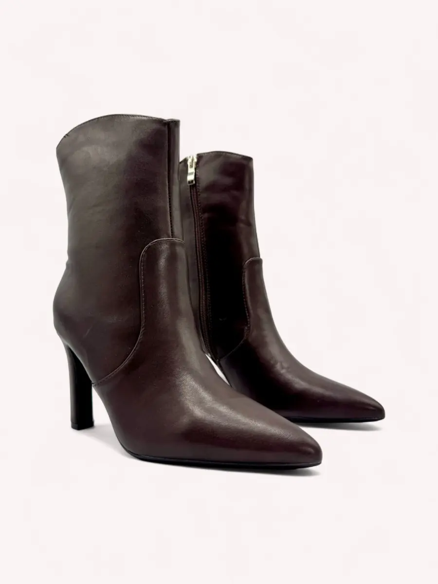Botas con tacon y punta fina Merli Brown