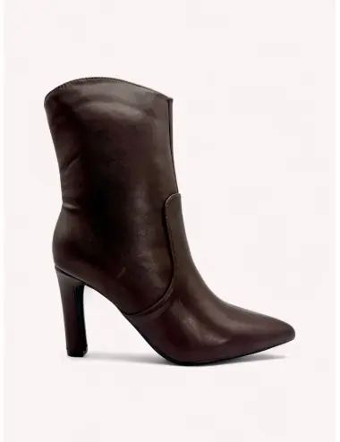 Botas con tacon y punta...