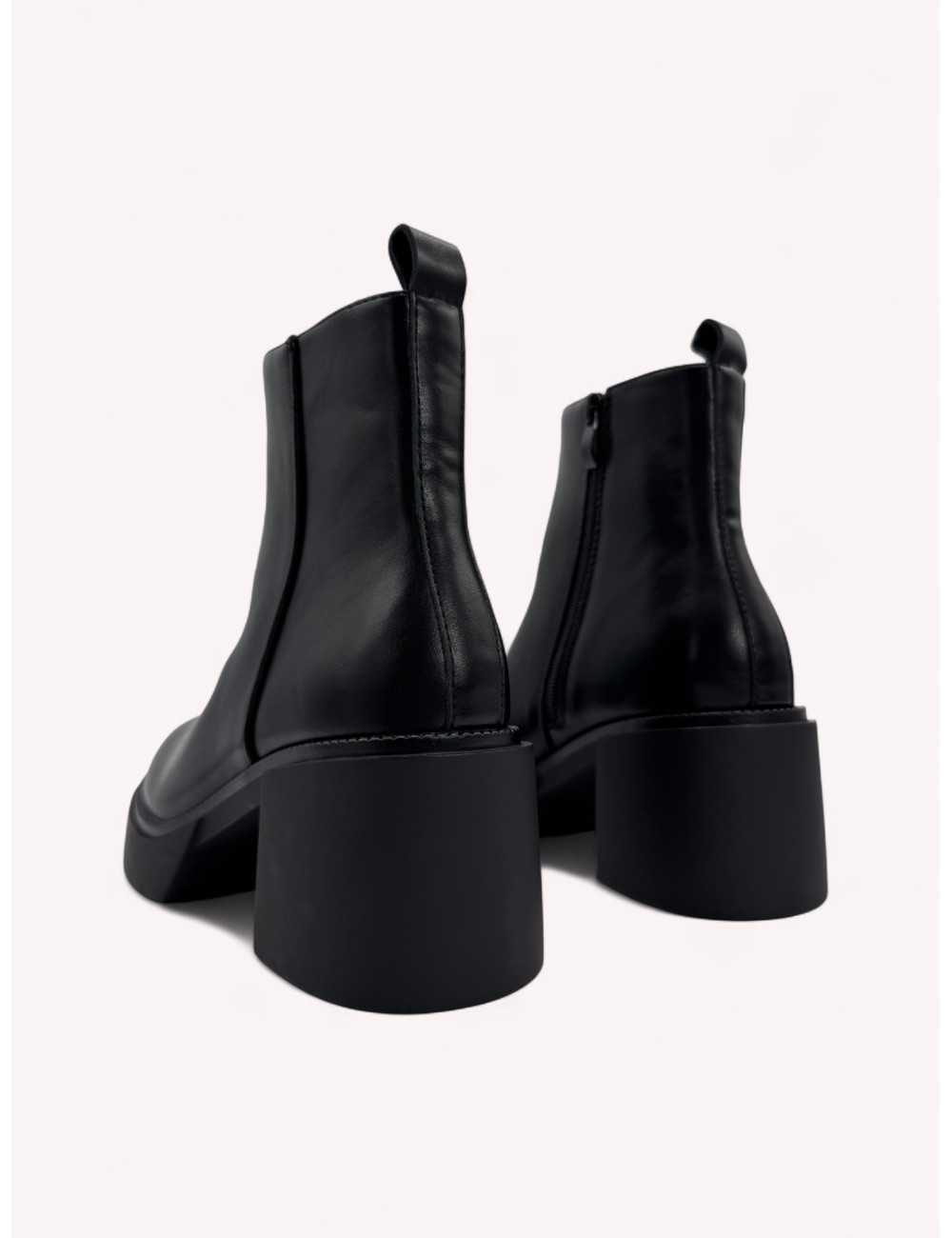 Botas con tacon grueso y cremallera Barletta