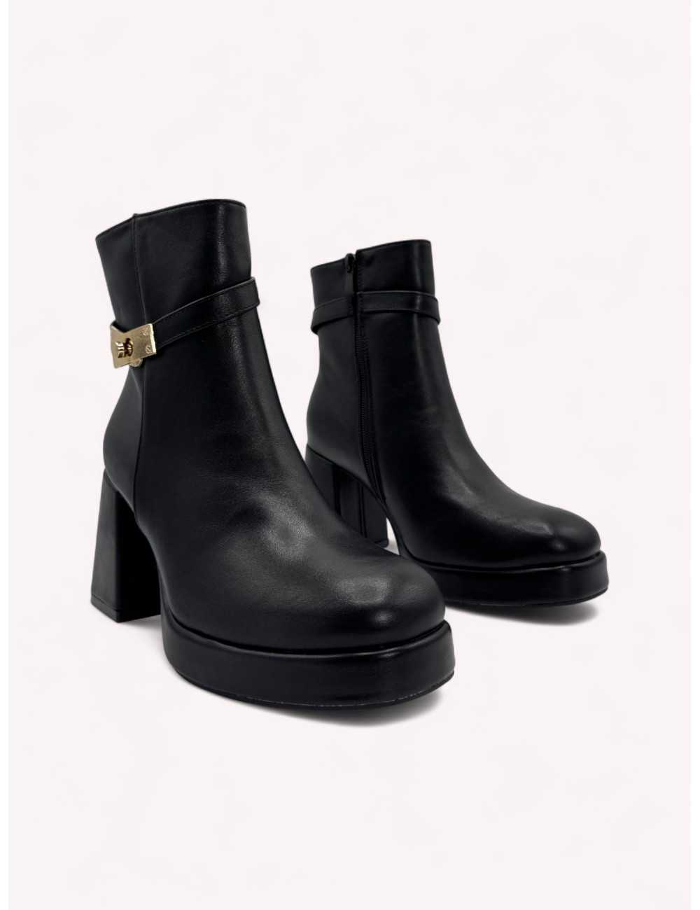 Botines con tacon y broche dorado Forli Noir