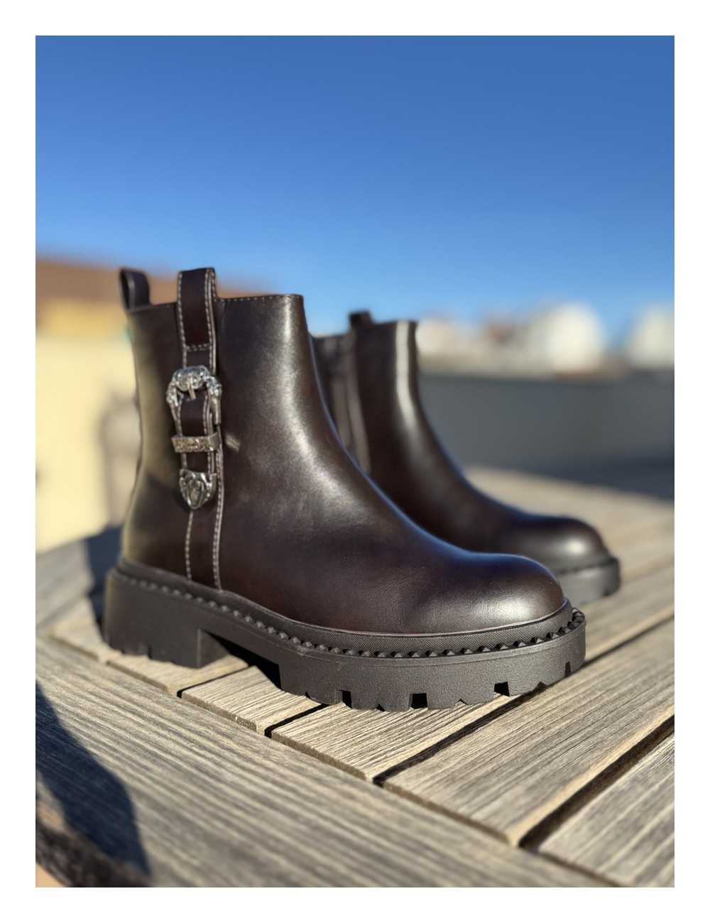Botas moteras con hebilla y cremallera Molise Brown