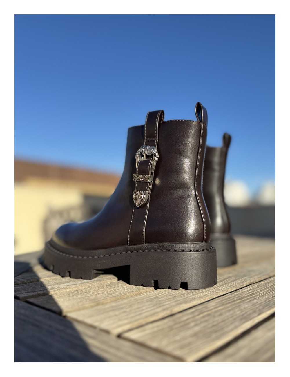 Botas moteras con hebilla y cremallera Molise Brown