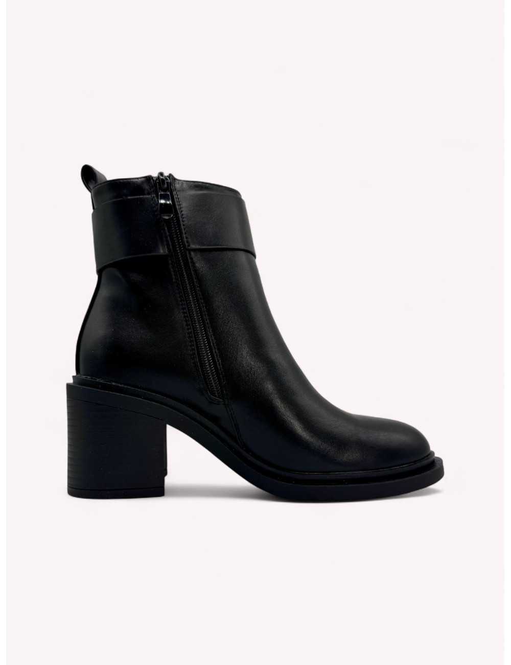 Botas con tacon grueso y detalle dorado Genova Noir