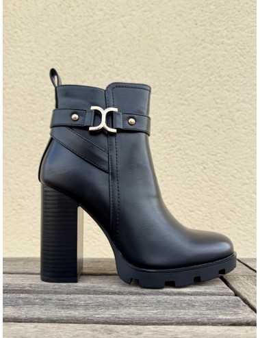 Botines con tacon y adorno dorado Irma Noir