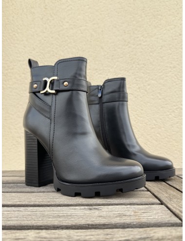 Botines con tacon y adorno dorado Irma Noir