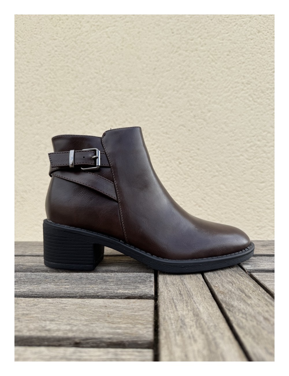 Botines con hebilla Adda Brown