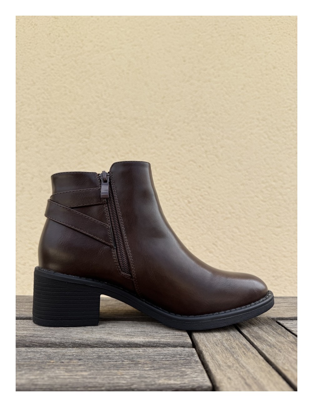 Botines con hebilla Adda Brown