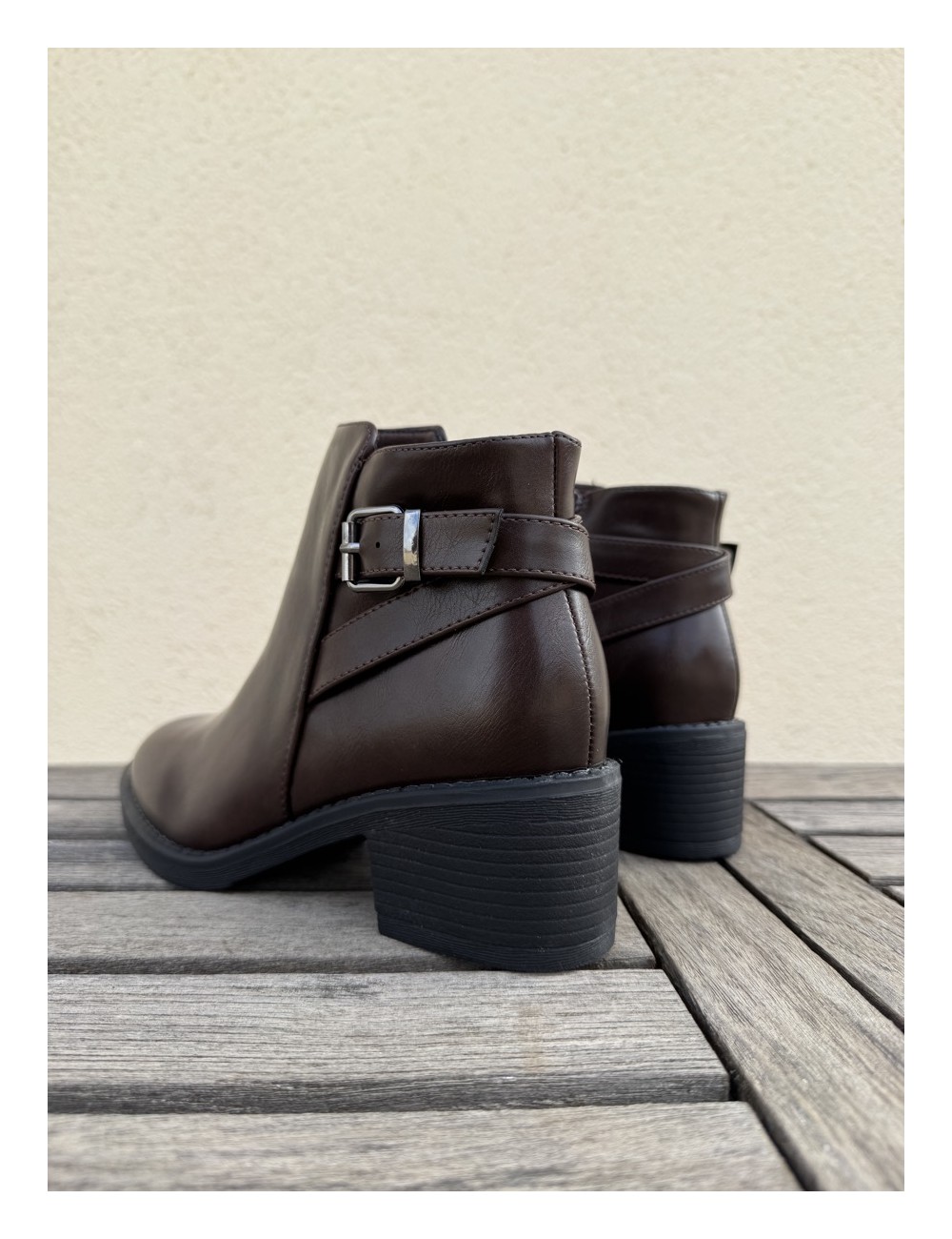 Botines con hebilla Adda Brown