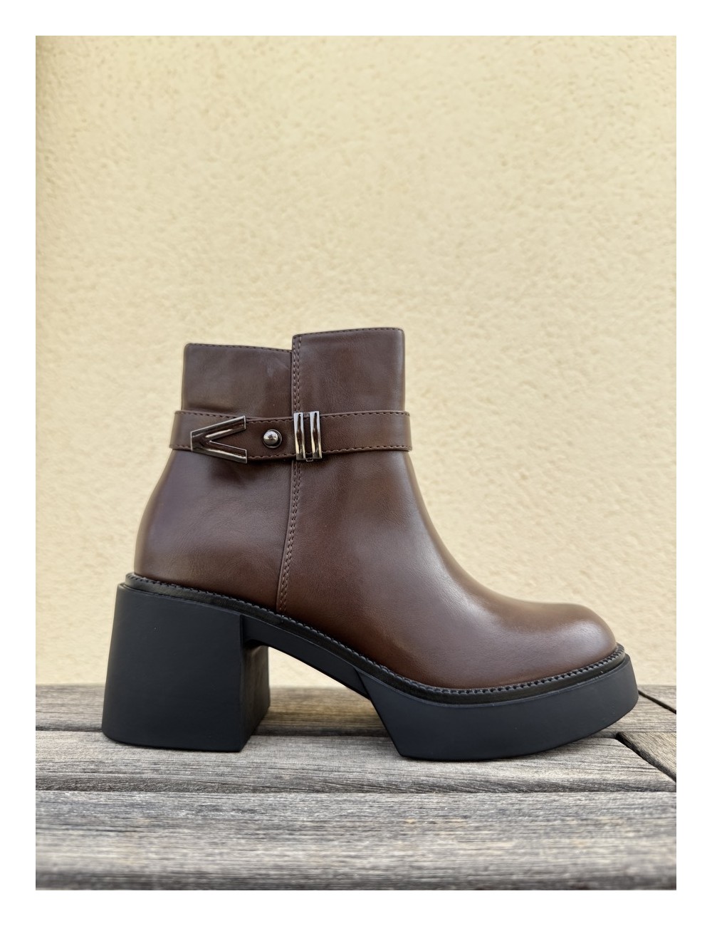Botas con tacon grueso y cremallera Treviso Brown