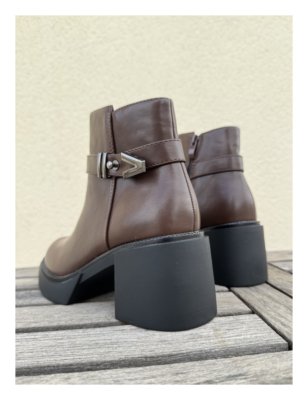 Botas con tacon grueso y cremallera Treviso Brown